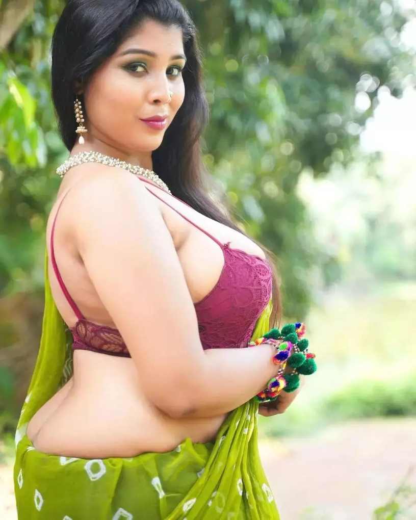 Dipti - one of the top housewife call girl Bangalore escorts.